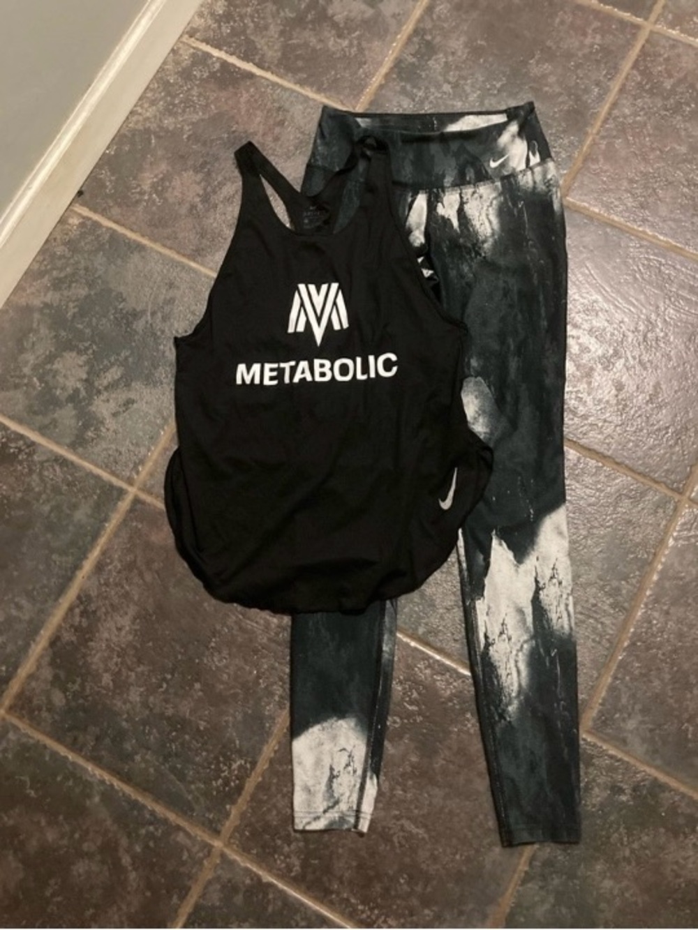Nike Dri-FIT Black and White Athletic Tank and Leggings Set Women's Size S